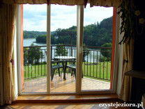 Widok z okna apartamentu w Pensjonacie Lakeside