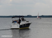 Łodzie motorowe zdecydowanie przeważają na tutejszych akwenach, jezioro Wąsosko-Mikorzyńskie, czerwiec 2016