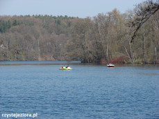 Pierwsi chętni do relaksu na wodzie, jezioro Ciecz (Trześniowskie) 07.04.2019