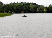Wędkarz na jeziorze Goszcza