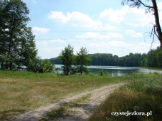 Jezioro Ławickie od strony pola biwakowego
