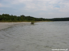 Dzika plaża nad jeziorem Budzisławskim