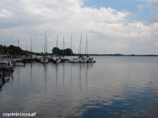 Port jachtowy w południowej części jeziora Wąsosko-Mikorzyńskiego