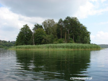 Wyspa Skarbów na jeziorze Bachotek
