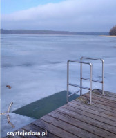 Temperatura powietrza 24 lutego wynosiła 18 stopni na plusie, a jezioro skute lodem