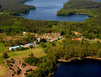 Jezioro Chłop u góry, niżej miejscowość Borowy Młyn, na dole fragment jeziora Wędromierz. Zdjęcie dzięki uprzejmości Urzędu Gminy Pszczew