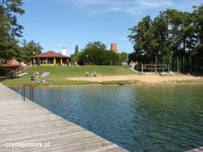 Plaża i pomosty przy ośrodku nad jeziorem Łagowskim