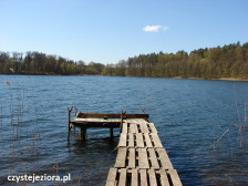 Jezioro Krzemno, pomost w północnej części jeziora. Kwiecień 2019
